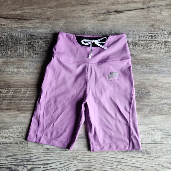 (XS) Nike shorts! - Picture 1 of 4